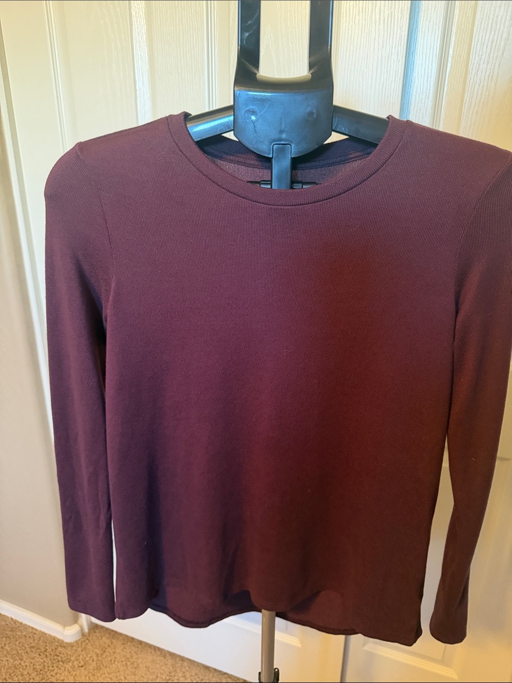 American Eagle Outfitters Women's Crewneck Sweater in Burgundy